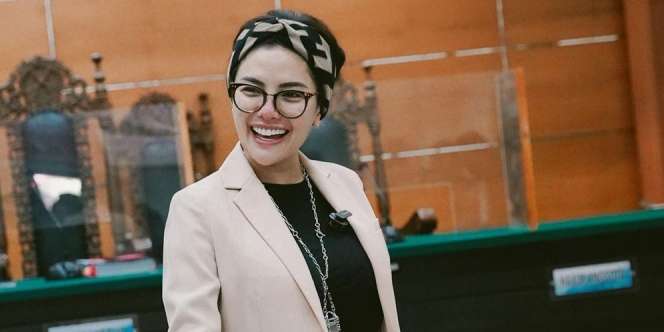 Divonis Bebas, Nikita Mirzani Menangis Sambil Sujud Syukur