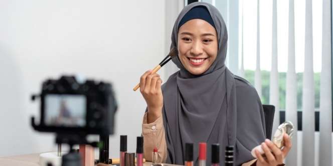 Trik Tampil Lebih Segar di Depan Kamera dengan Riasan Natural