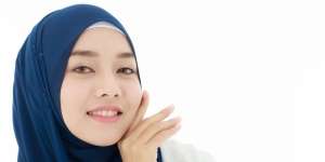 Bersihkan Glitter dan Shimmer Lebih Mudah dengan Selotip