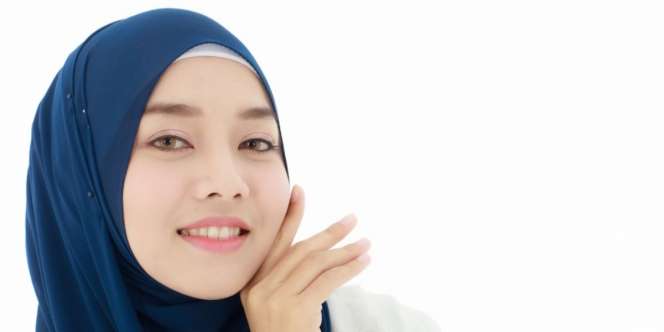 Bersihkan Glitter dan Shimmer Lebih Mudah dengan Selotip