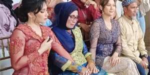 Potret Indah Permatasari Hadiri Lamaran Sang Adik, Momen Bertemu Ibunda Disorot 
