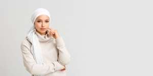 Cara Menyamarkan Tekstur Wajah Cukup dengan 2 Produk dan Alat Makeup