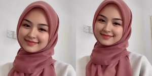 Coba Look Simpel nan Feminin dengan Kerudung Segi Empat