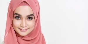 Cara Buat Fake Eyelashes di Bawah Mata Agar Mata Terlihat Lebih Besar