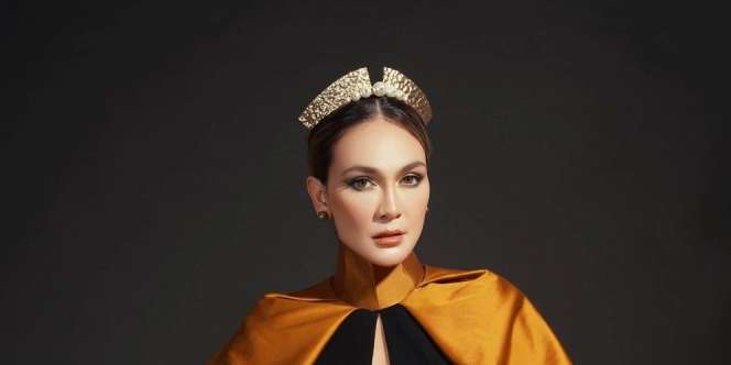 Bak Queen, Intip Detail Gaun Mewah Luna Maya