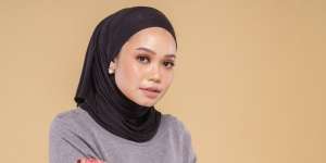 Trik Makeup Bikin Riasan Tahan Lama Hanya Pakai 2 Produk Skincare