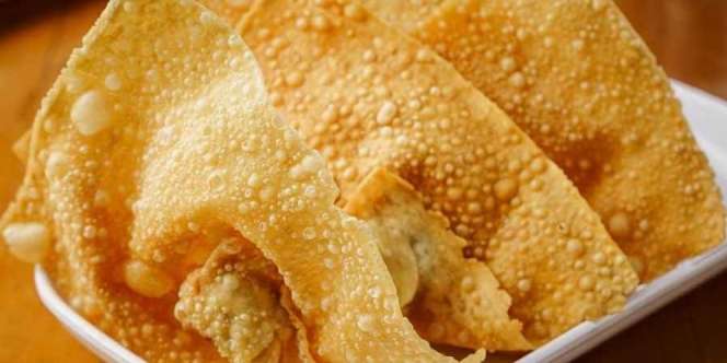 Garing Renyah Enak, Pangsit Ini Bisa Dijadikan Stok Makan Mie Ayam di Rumah