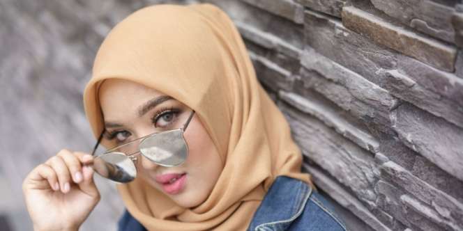 Sulit Membuat Highlighter Tampak Natural? Ini Solusi MUA