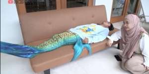 Potret Fajar Sadboy Pakai Baju Mermaid, Ria Ricis Dituding Hanya Cari Adsense!