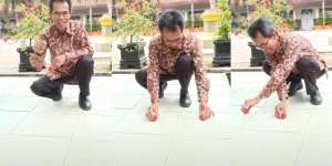 Out of The Box! Pak Guru Ajarkan Cara Baru Main Lato-Lato Biar Terlihat Keren, Netizen: 'Fix Guru Fisika'