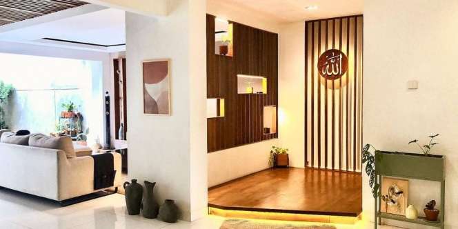 Desain Mushola Mungil di Sudut Rumah Bernuansa Kayu