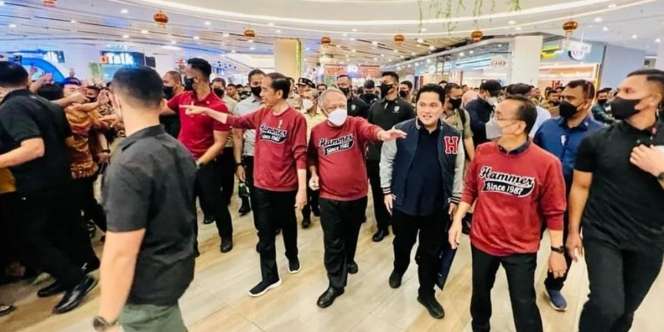 Gaya Jokowi dan Para Menteri Ngemal di Pekanbaru, Pakai Sweater Kembar ala Boyband