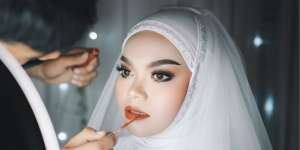 4 Trik untuk Mengontrol Keringat yang Bisa Merusak Makeup Saat Acara Pernikahan