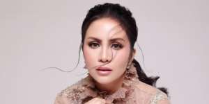 Bercadar, Penampilan Momo Geisha Manglingin