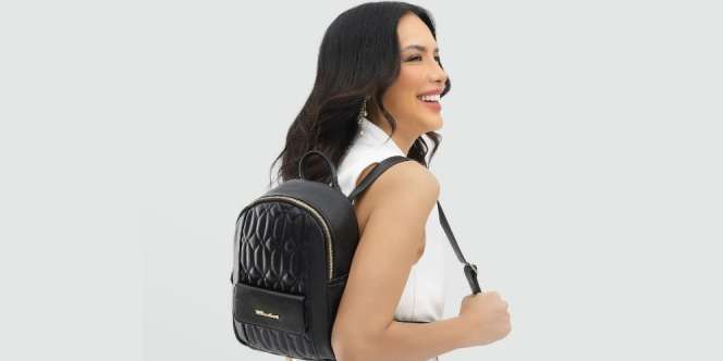 Mengintip Koleksi Tas Limited 60 Tahun Elizabeth, Sophia Latjuba Digaet Sebagai Model