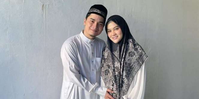 5 Potret Alvin Faiz dan Henny Rahman Jalani Umroh Dalam Kondisi Hamil 7 Bulan