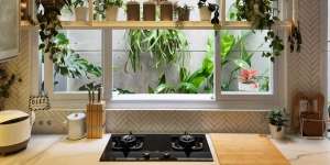 Ide Dapur Simpel dengan Pemandangan Taman