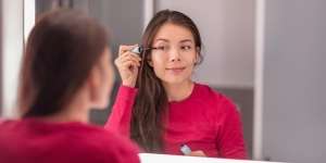 Newbie Wajib Tahu, Ini Beauty Hacks yang Bisa Dilakukan untuk Mempercantik Riasan Matamu