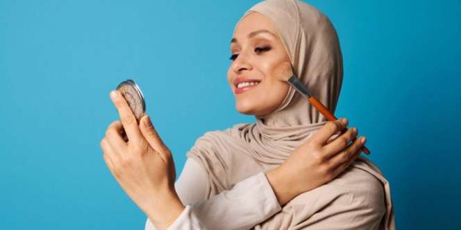 Seberapa Sering Alat Makeup Kuas dan Sponge Perlu Dibersihkan?