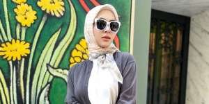 Outfit Jalan Santai Syahrini, Detailnya Bernuansa Country 