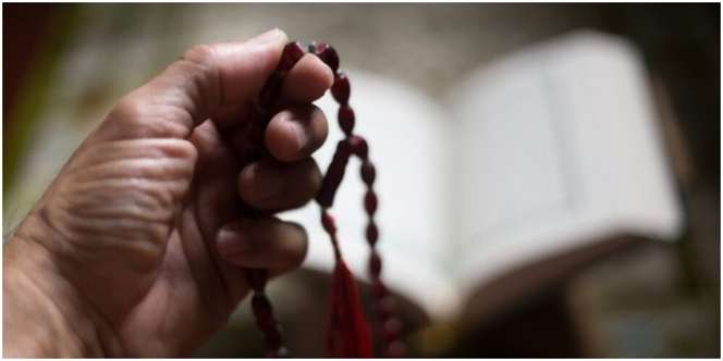 Bacaan Doa Kanzul Arsy dan Keutamaannya, Bisa Kabulkan Hajat di Dunia