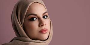 Lapis 2 Warna Eyeshadow, Smokey Eyes Jadi Lebih Bold