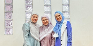 Irish Bella, Dewi Sandra dan Dini Aminarti Kompak Tampil Anggun dengan Hijab Motif 