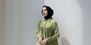 Styling Kerudung Segi Empat Voal, Hanya Perlu 1 Jarum