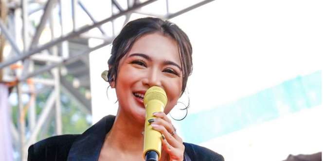 Main Lato-Lato, Resleting Wika Salim Bikin Salfok
