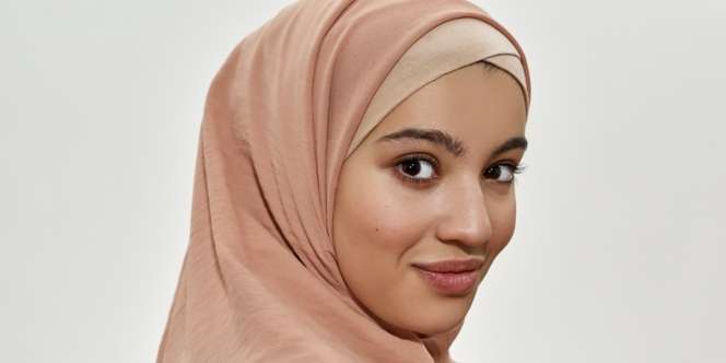 Tren Pakai Blush on Bentuk Alfabet, Hasilnya Tak Terduga