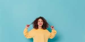 Rambut Keriting dan Kasar? Coba 3 Hair Mask Alami Ini