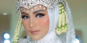 3 Look Makeup Pengantin Hijab dengan Siger Super Flawless