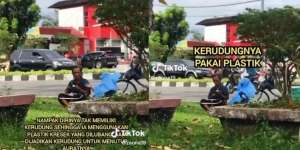 Serasa Ditampar! Anak Tukang Sol Sepatu Sholat di Sisi Taman, Plastik Dipakai jadi Pengganti Mukena