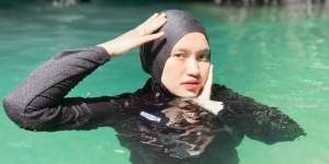 Potret Nabila LIDA Tampil Stylish saat Berenang, Wajah Glowing-nya Makin Terlihat