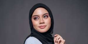 Perhatikan Pemakaian Foundation Agar Riasan Bawah Mata Tidak Mudah Hancur