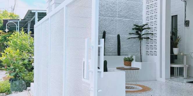 Desain Teras Serba Putih, Suasananya ala Cafe