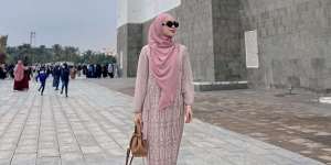 Pilihan Outfit Nyaman nan Stylish saat Umroh di Musim Dingin