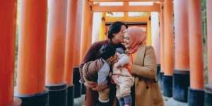 Deretan Potret Keluarga Harmonis Roger Danuarta dan Cut Meyriska Kala Liburan di Jepang