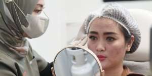 Rutin Melakukan Treatment, Trik Vega Darwanti Agar Suami Menambah Uang Bulanan