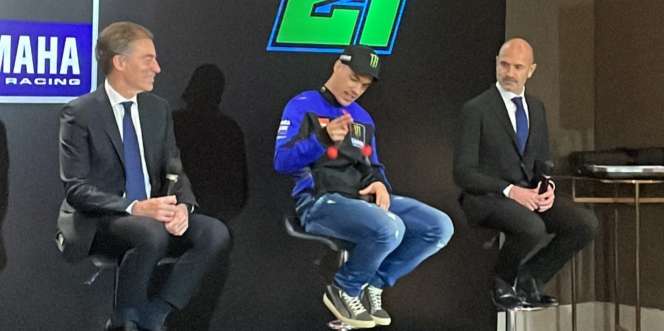 Pamer Tunggangan Baru, Pembalap Tim Monster Energy Yamaha Franco Morbidelli `Kena Racun` Lato-Lato