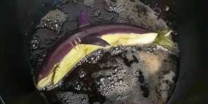 Bikin Ngakak, Terong Transformasi Jadi 'Ikan Hiu Goreng'