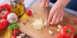 Kunci Tumisan Bawang Putih Beraroma Sedap dan Tak Pahit