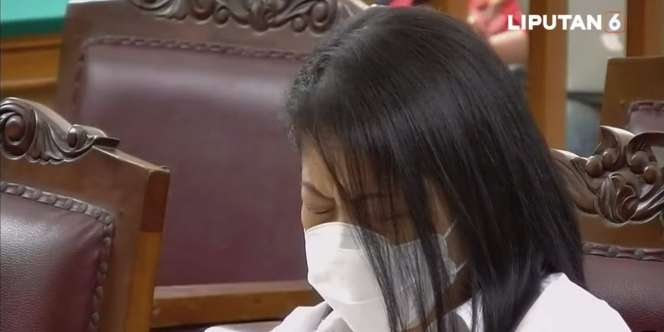 Ekspresi Putri Candrawathi Saat Dengar Dituntut 8 Tahun Penjara