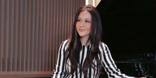 Maia Estianty Rias Wajah Sendiri, Hasilnya Kayak Makeup MUA Pro