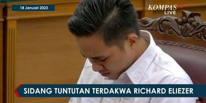 Tangis Bharada E Pecah Dengar Tuntutan 12 Tahun Penjara