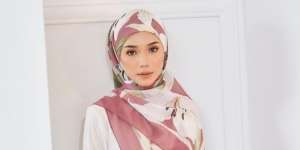 Tutorial Simpel Style Kerudung Segitiga Pakai Ikat Rambut
