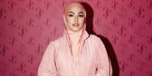 Trik Tampilan Clean Look dengan Pashmina Satin, Cocok untuk Kondangan