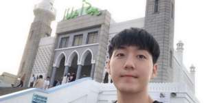 Ingat YouTuber Korsel Jay Kim yang Jadi Mualaf? Kini Tunaikan Umroh ke Dua Kalinya, Ungkap Alasan Peluk Islam