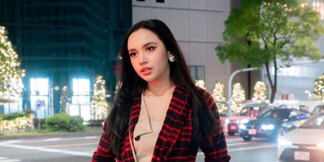 Tutorial Riasan Bibir Filler 'Terbelah' ala Lyodra