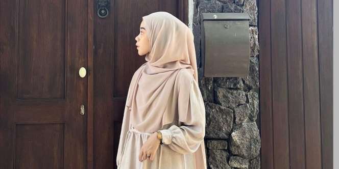 Trik Menata Kerudung Segi Empat Ukuran Standar Bisa Menutup Dada